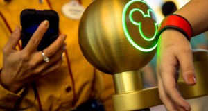 disney-magic-bands-750x400